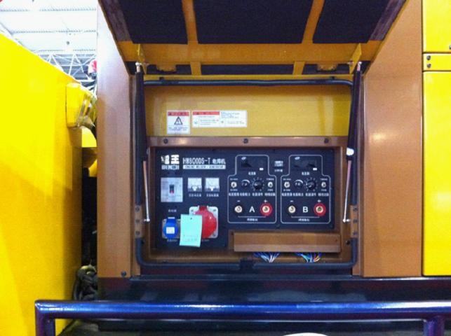 HW800T新型一體化履帶式移動發(fā)電焊接工程車控制面板